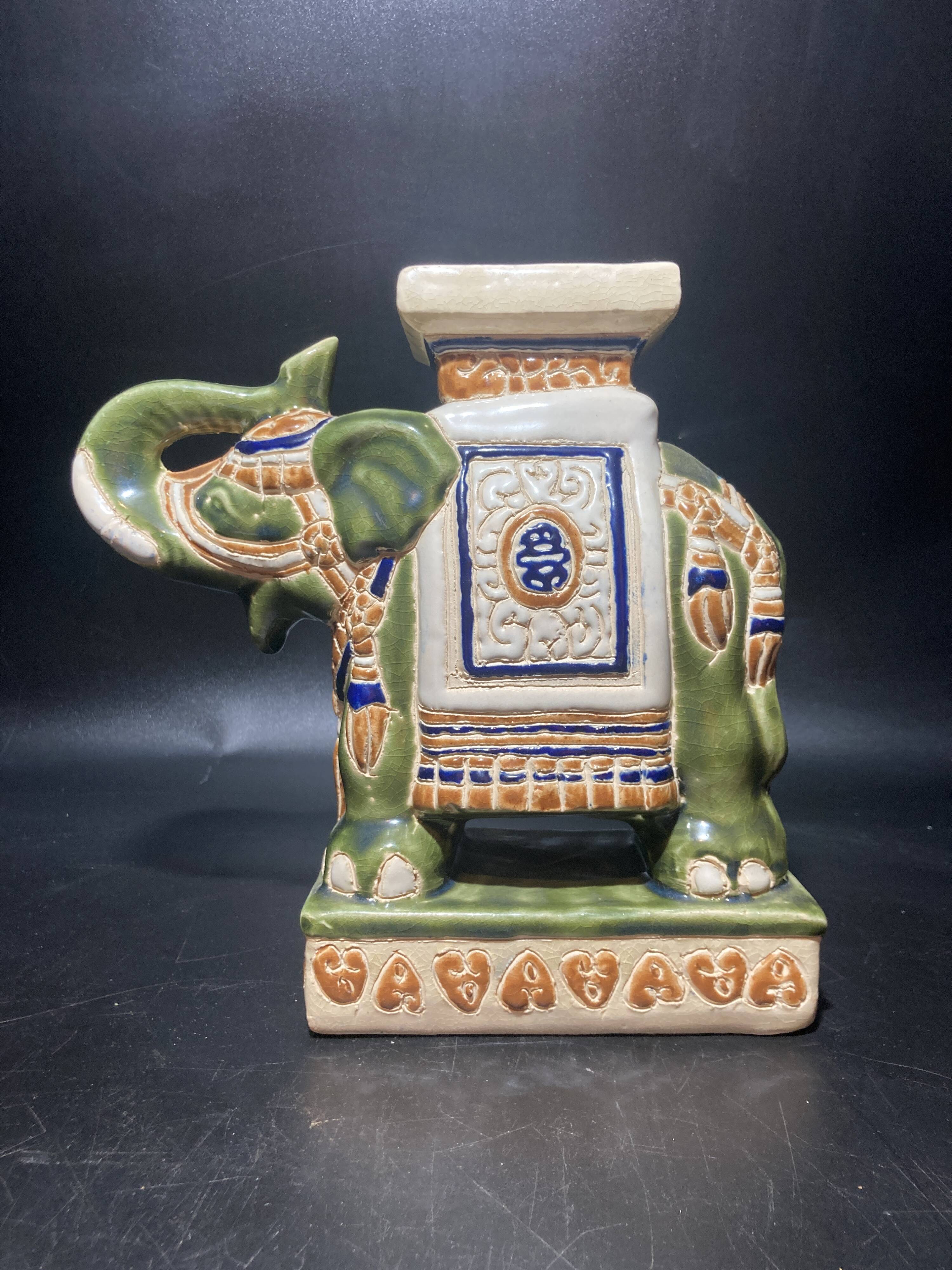 Vase en forme d'éléphant