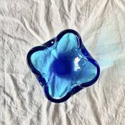 Cendrier vintage en verre soufflé bleu