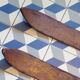 Paire de skis anciens en bois 2,05 m