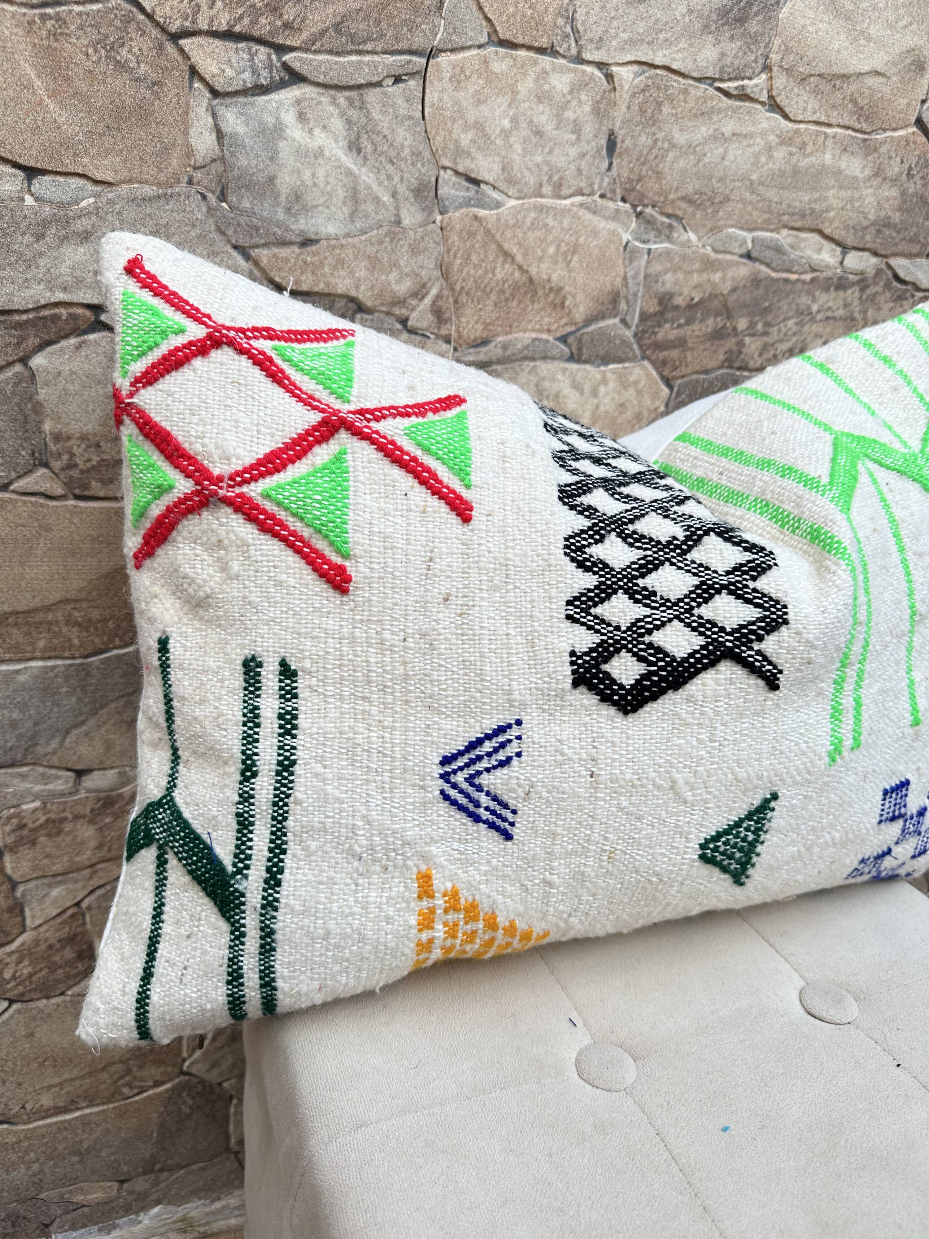 Housse de coussin artisanale marocaine en laine berbère