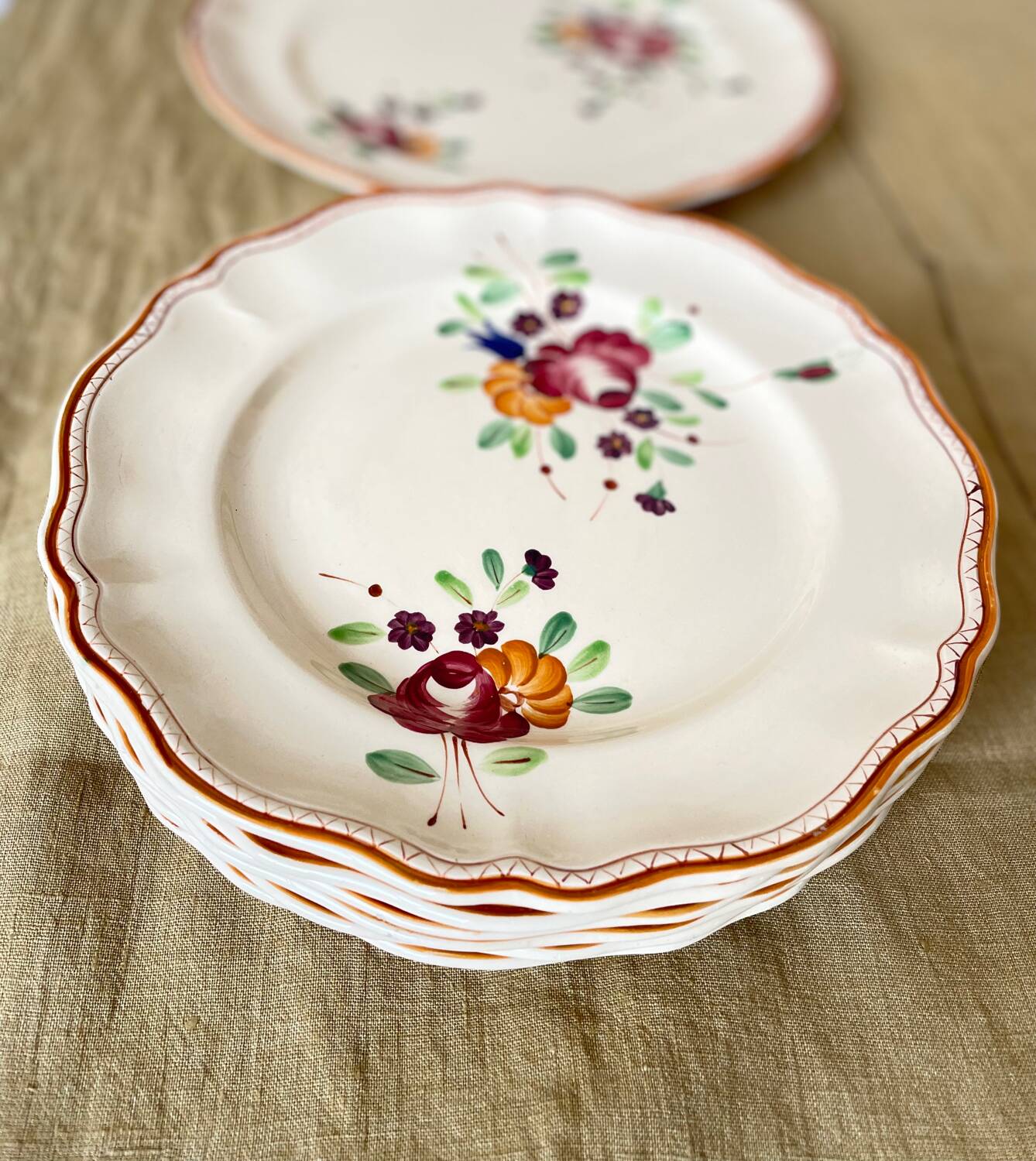 6 Plates and Dish with painted flowers Manufacture de Longchamp Model Monaco 1960s