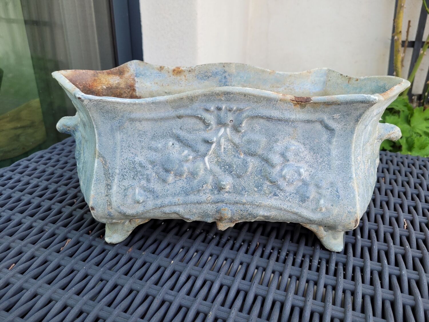 Cast iron planter