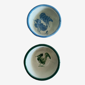 2 bols en grès vernissés décor coq blue et vert