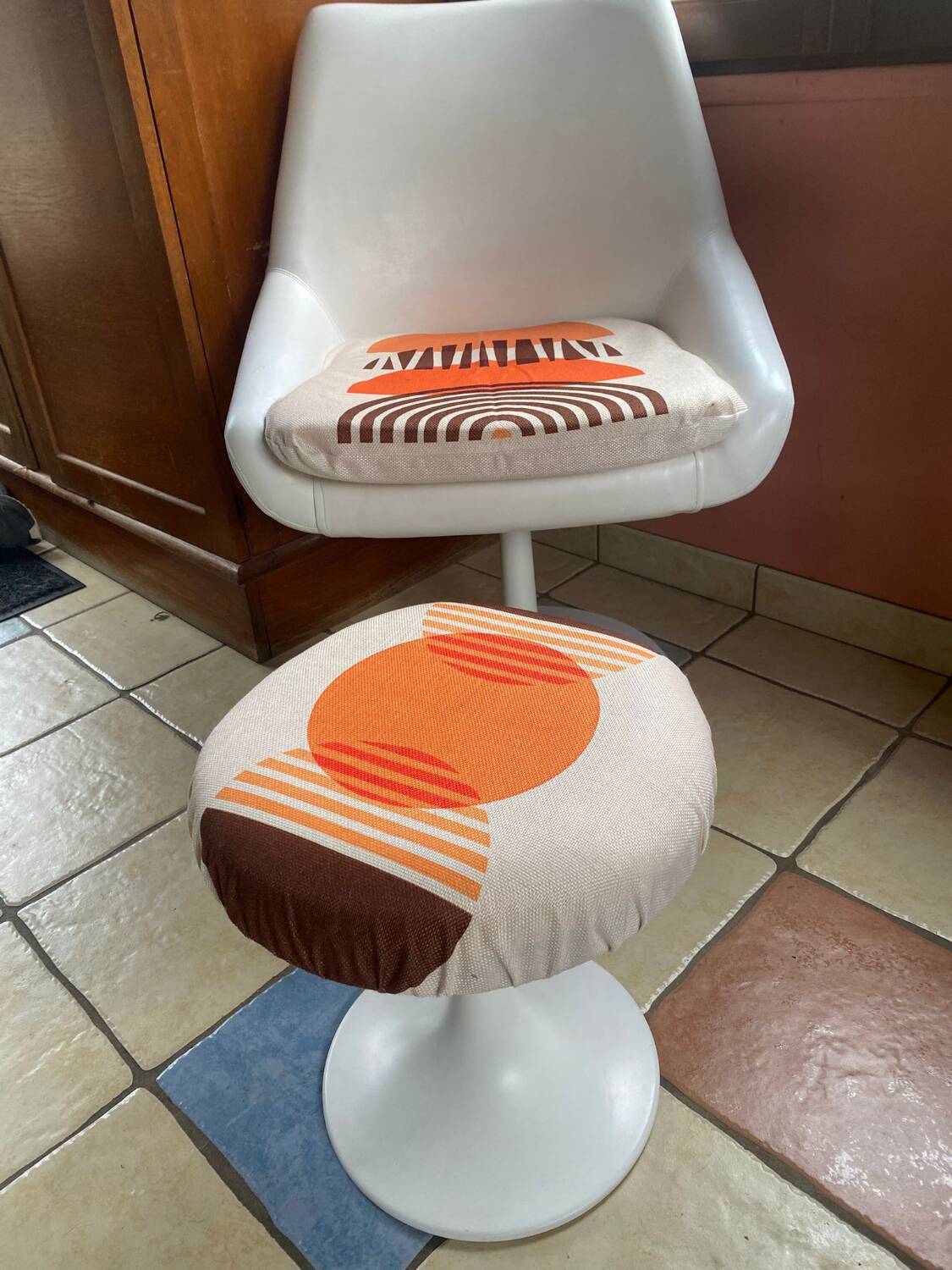 70s set of tulip-legged armchair and stool