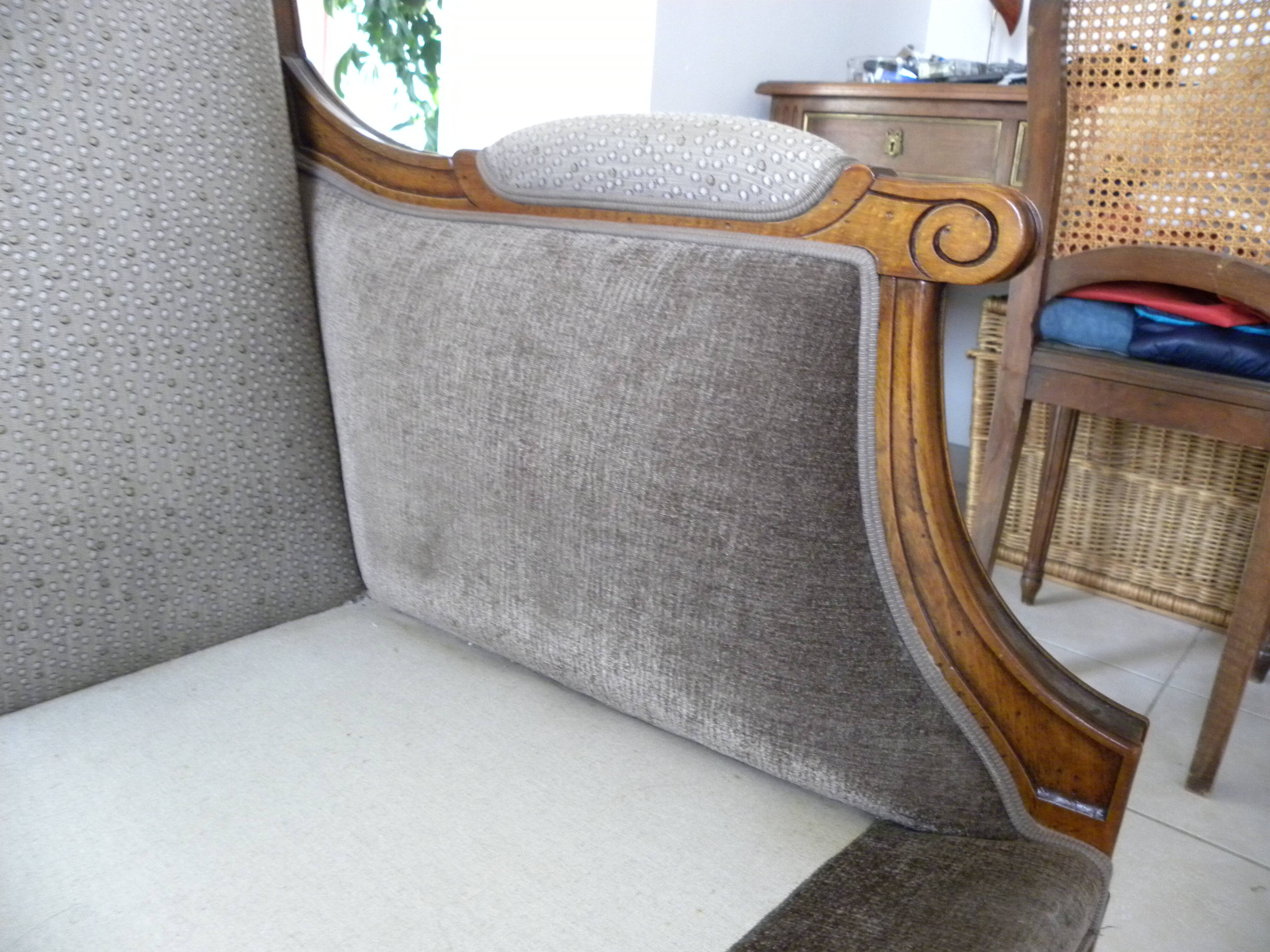 Two-seater canapé in Restoration / Louis-Philippe style – Reupholstered by an artisan.