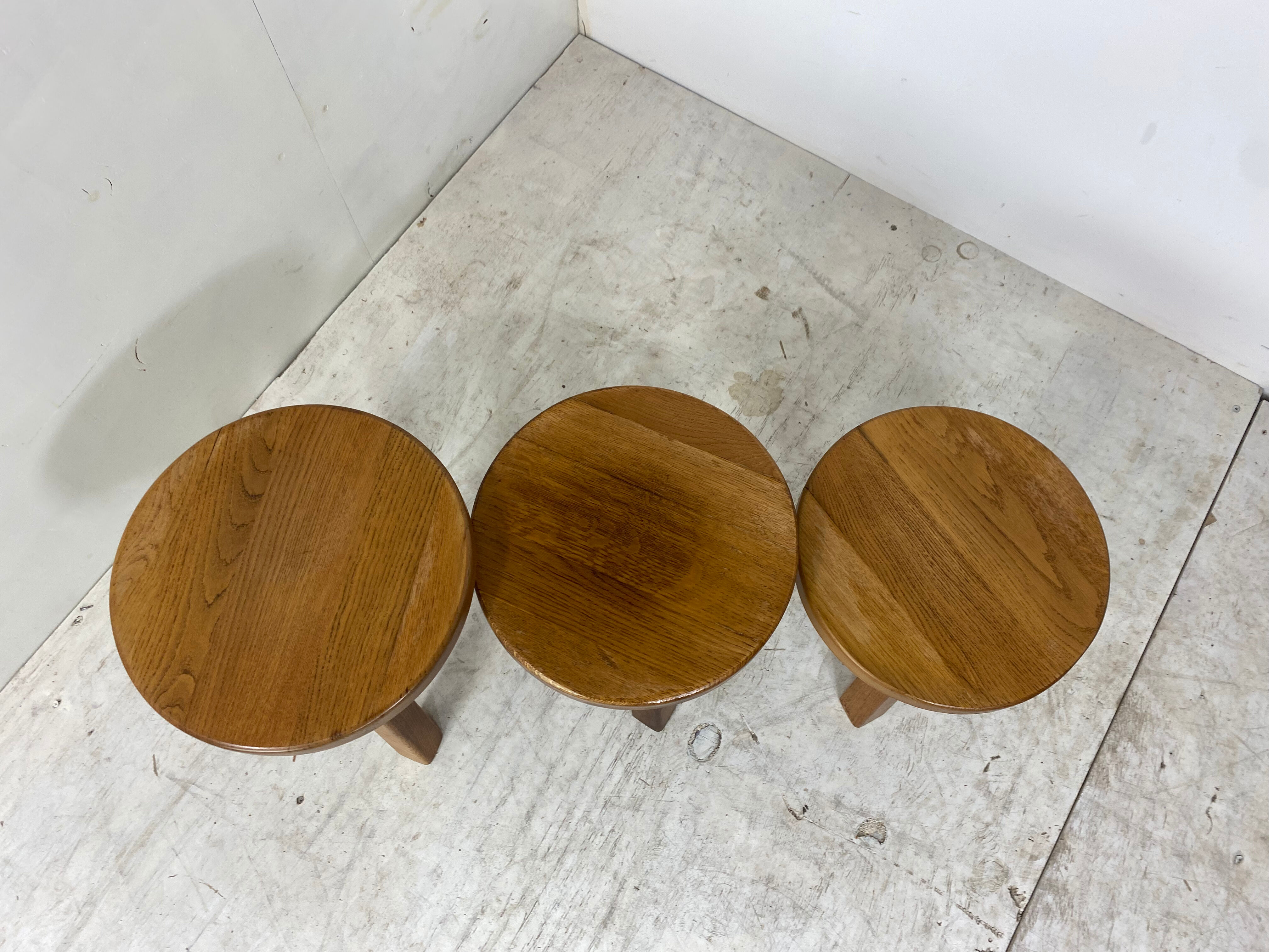 Tables d’appoint vintage brutalistes en chêne années 1960, ensemble de 3