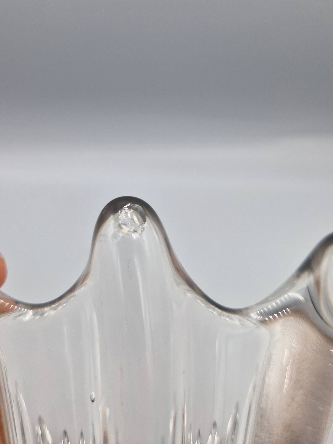 Large vintage clear glass fluted vase with wavy rim 26 cm