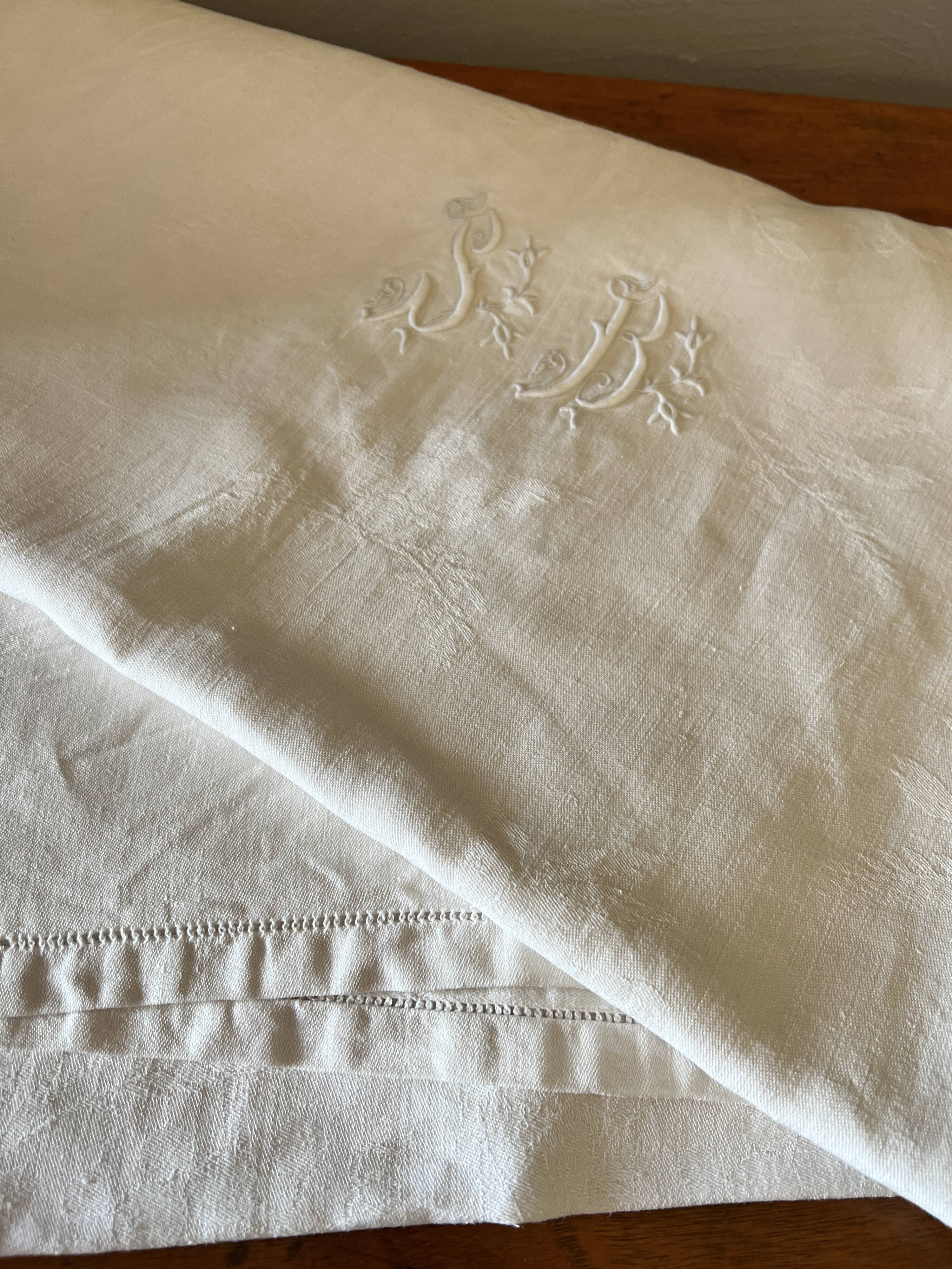 BHV - Old tablecloth