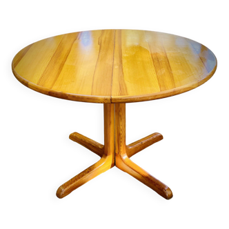 60s/70s round and extendable pine dining room table
