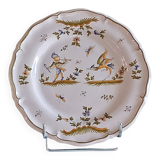 Moustiers scalloped plate in very good condition.