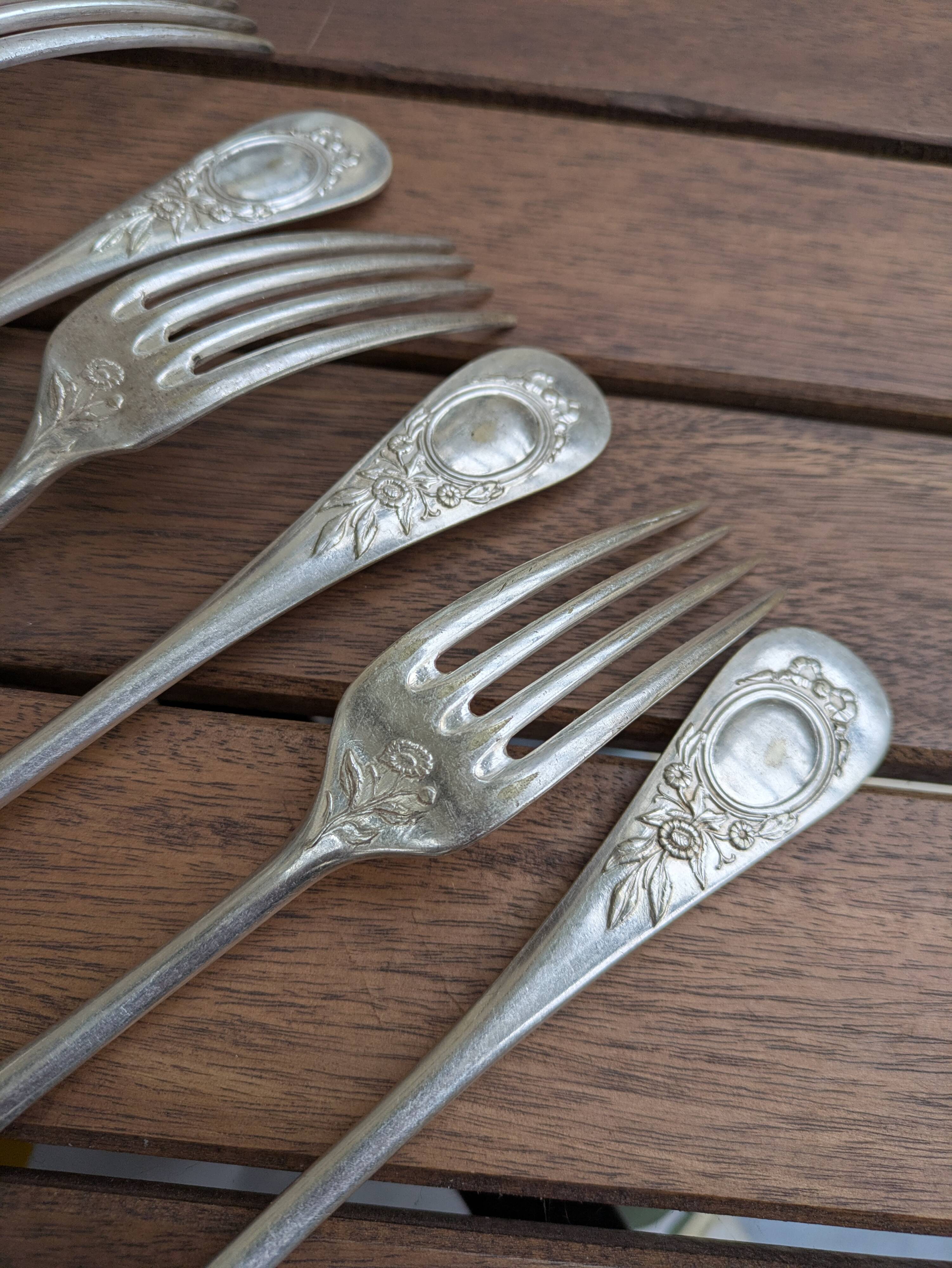 Set of 6 silver plated metal forks and spoons 20g with medallion f