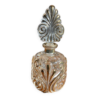 Flacon de parfum ancien en verre moulé et dorure