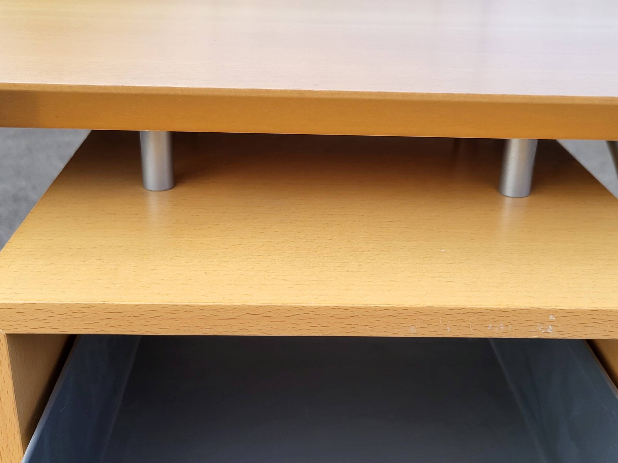 Jean Nouvel desk, Ligne Roset edition, with its original lamp, created for Relais & Châteaux in 1980.