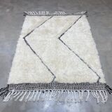 White embossed wool rug 123x165cm