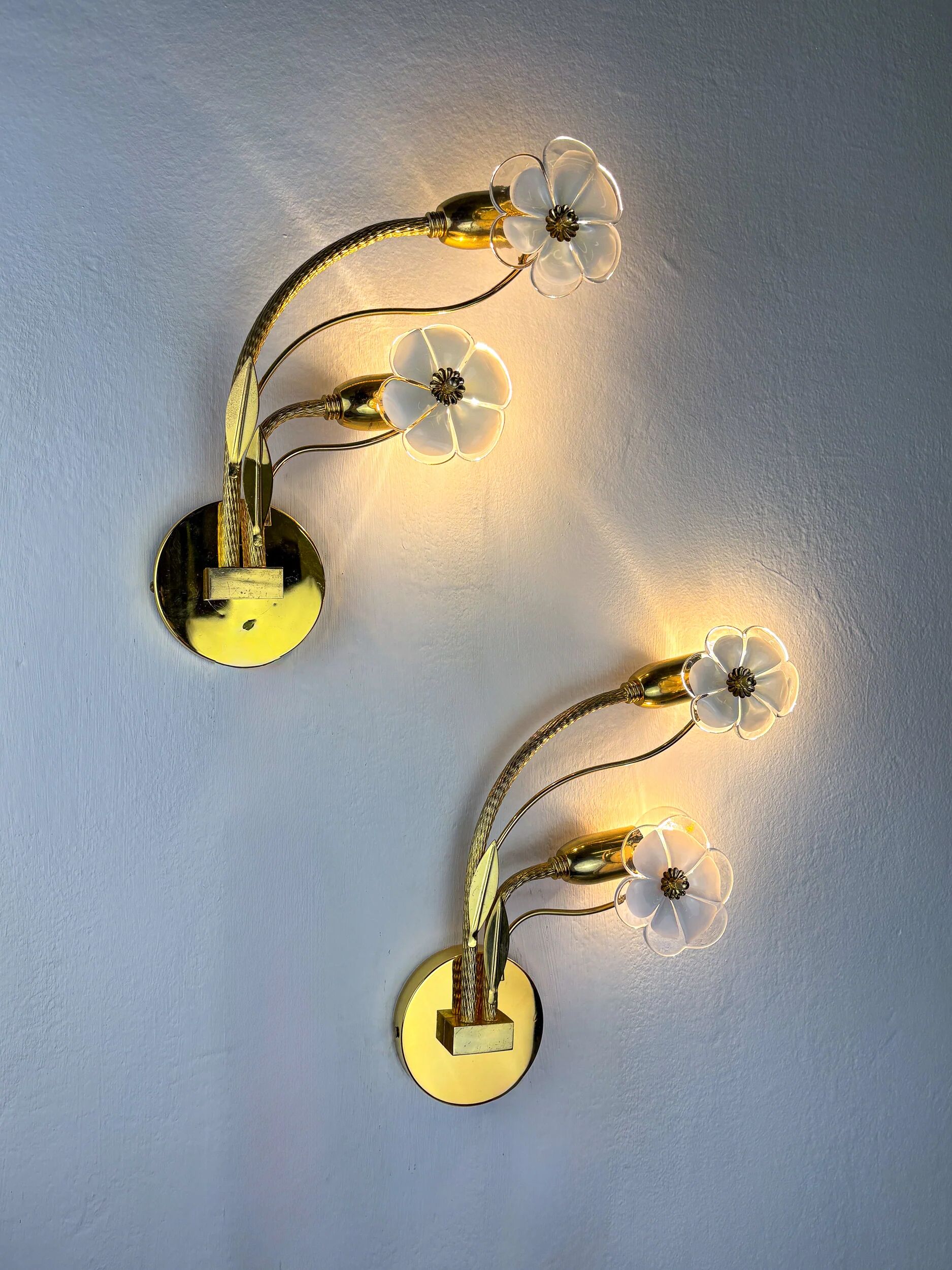 Pair of hibiscus floral sconces, Murano glass, Italy, circa 1970s