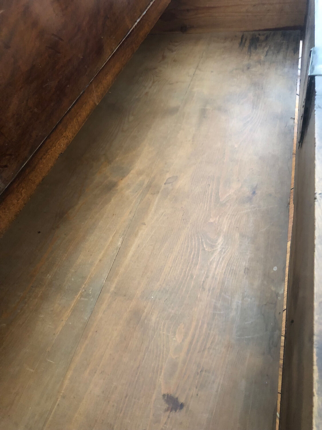 Wooden chest of drawers