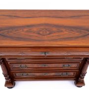 Commode en noyer ancien, Europe du Nord, vers 1900.