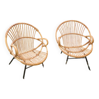 Paire de fauteuils coquille en rotin pieds acier