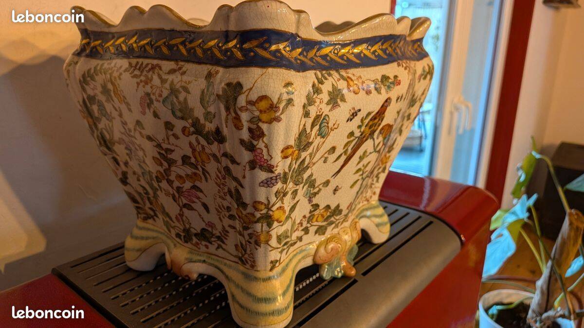 Antique jardinière in Lunéville earthenware – 1885 – Bird decoration