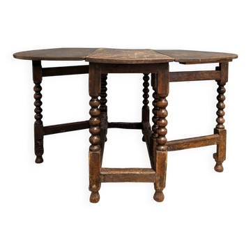 19th century Gateleg table with bobbin feet