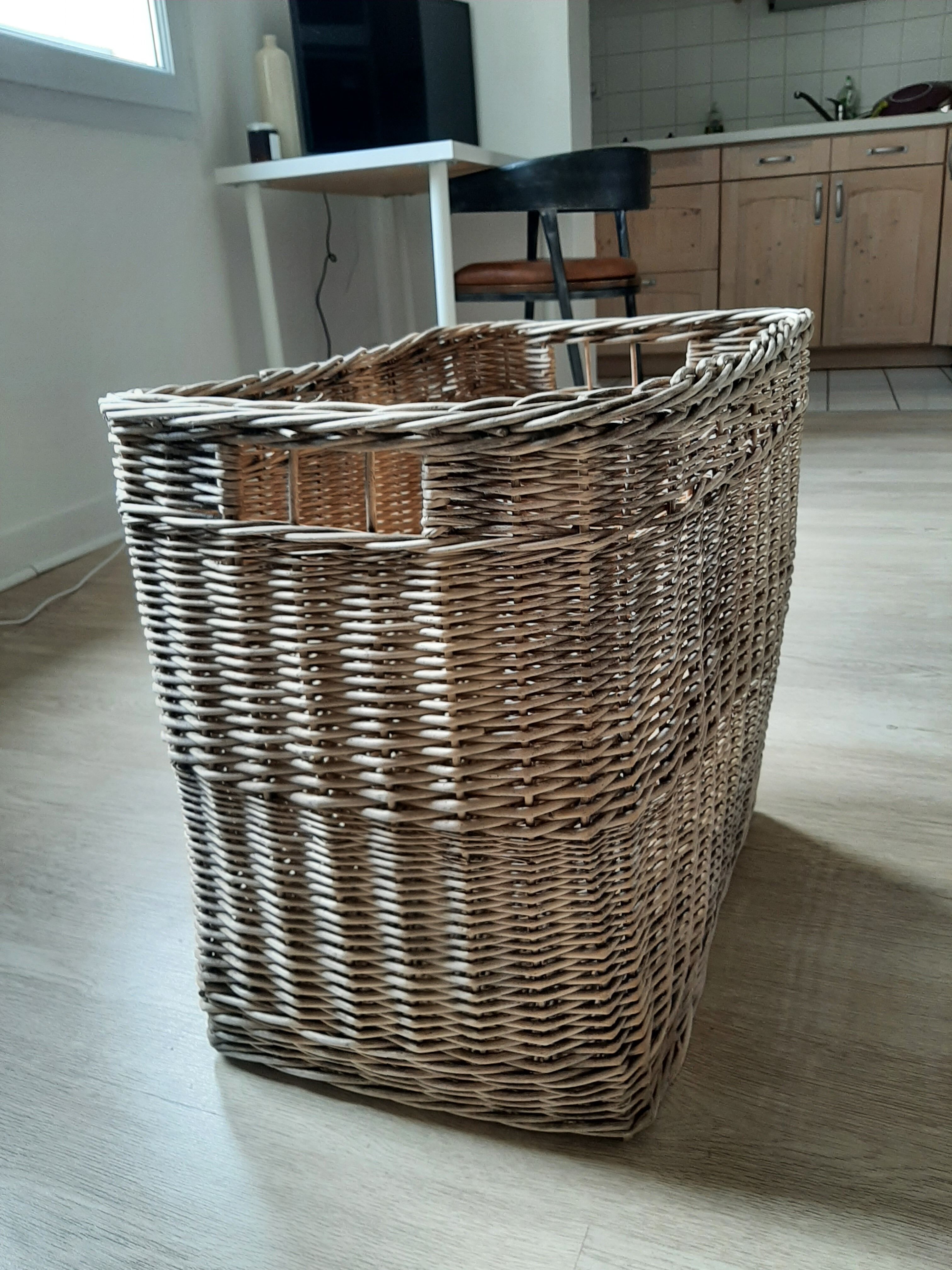 Wicker pan
