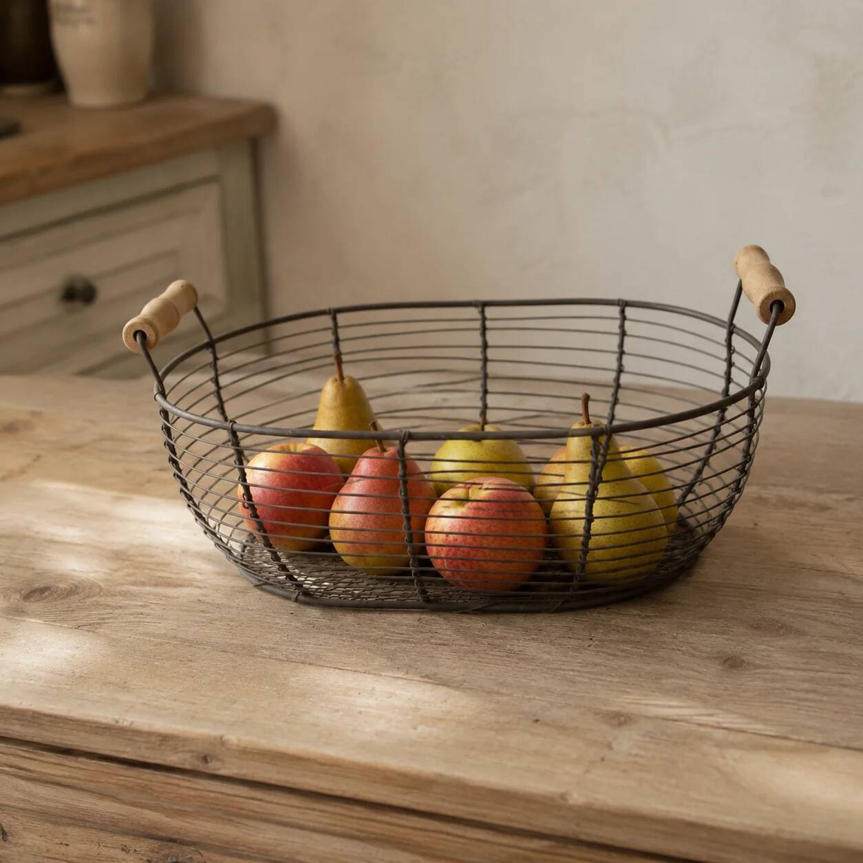 Oval metal basket with wooden handles – Country style