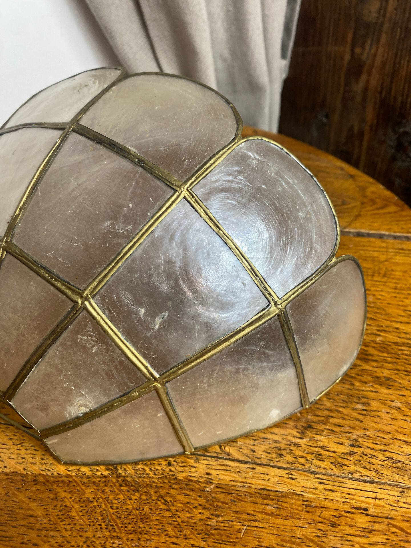 Mother-of-pearl and brass wall light