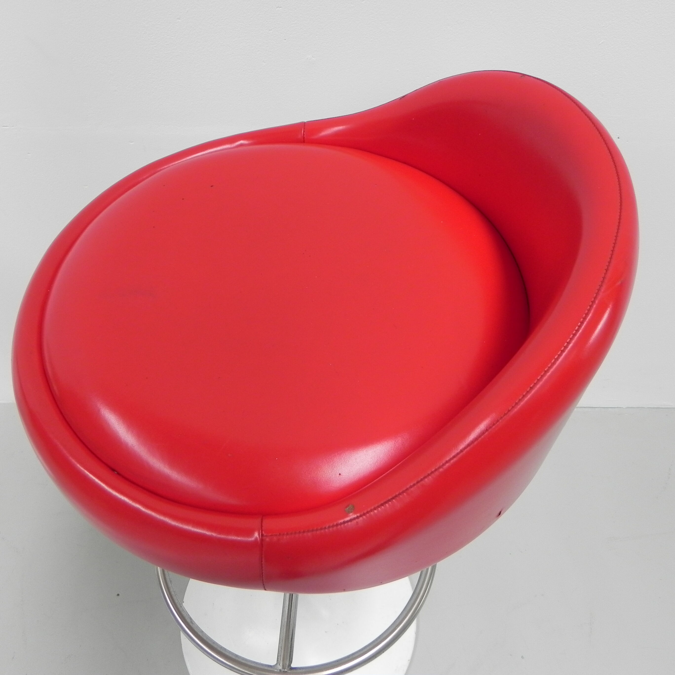 2 vintage bar stools with swivel seat