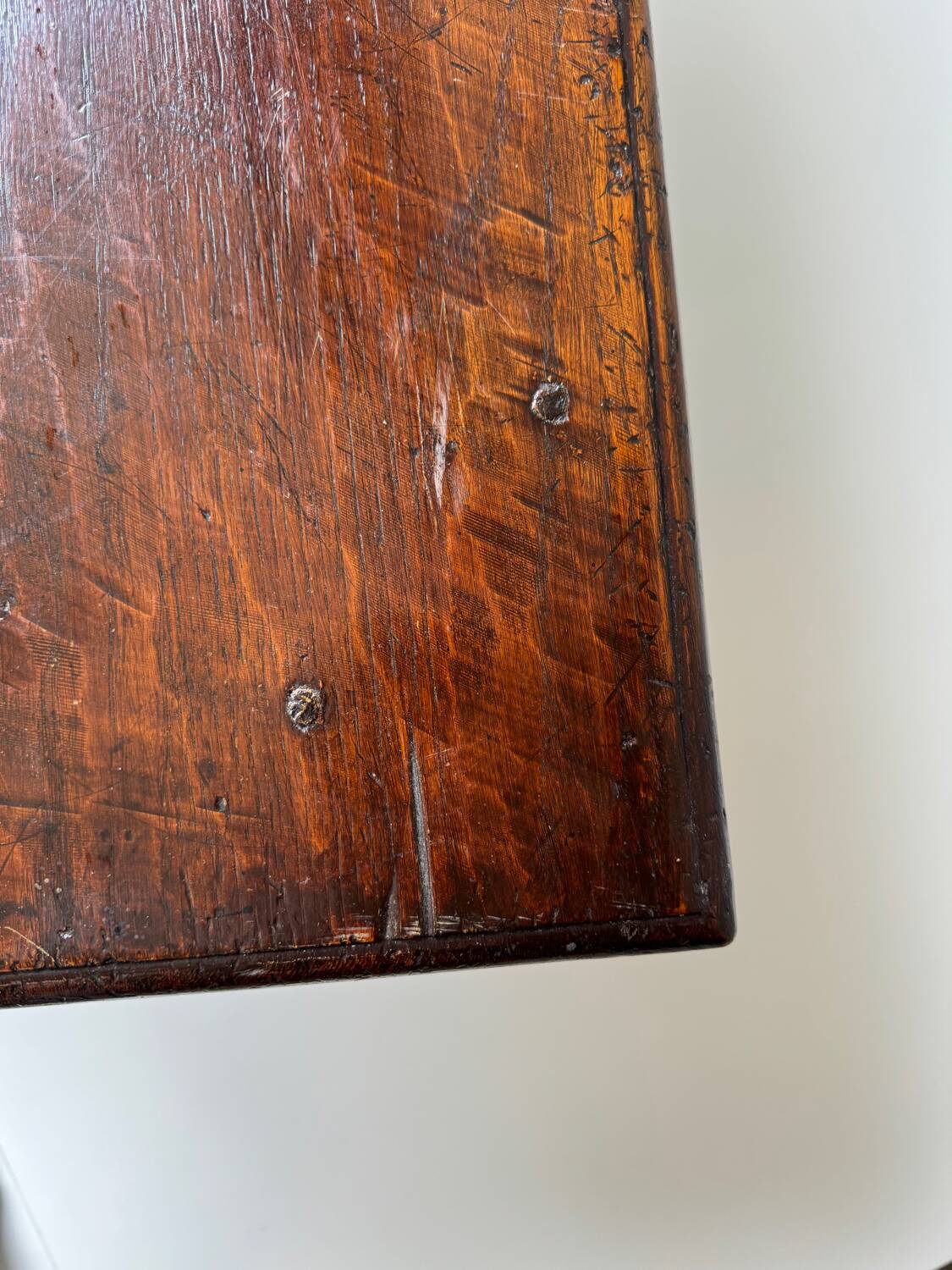 Table basse anglaise en bois par John Capon