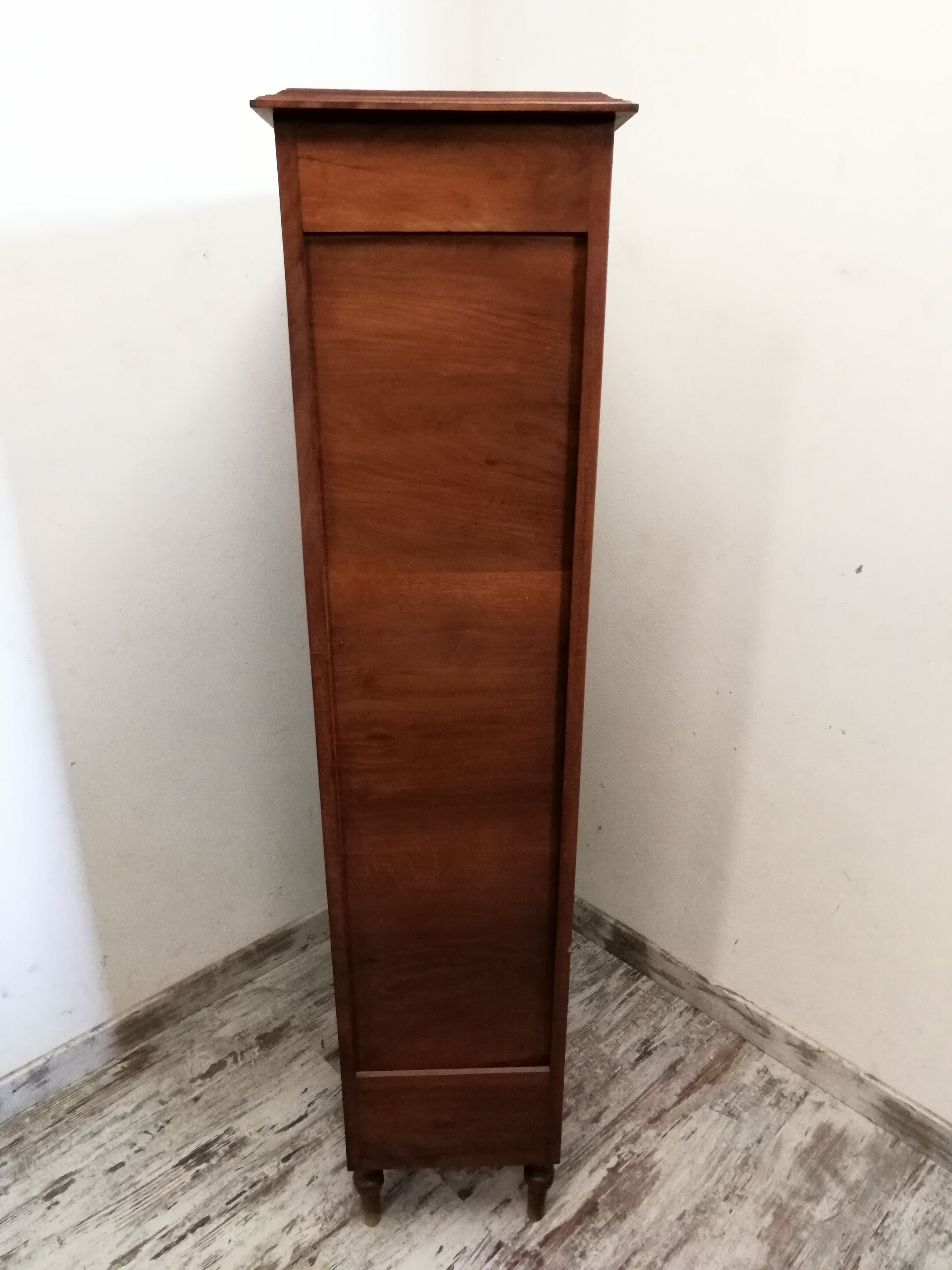 Showcase / glazed furniture