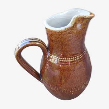 Berry stoneware pitcher