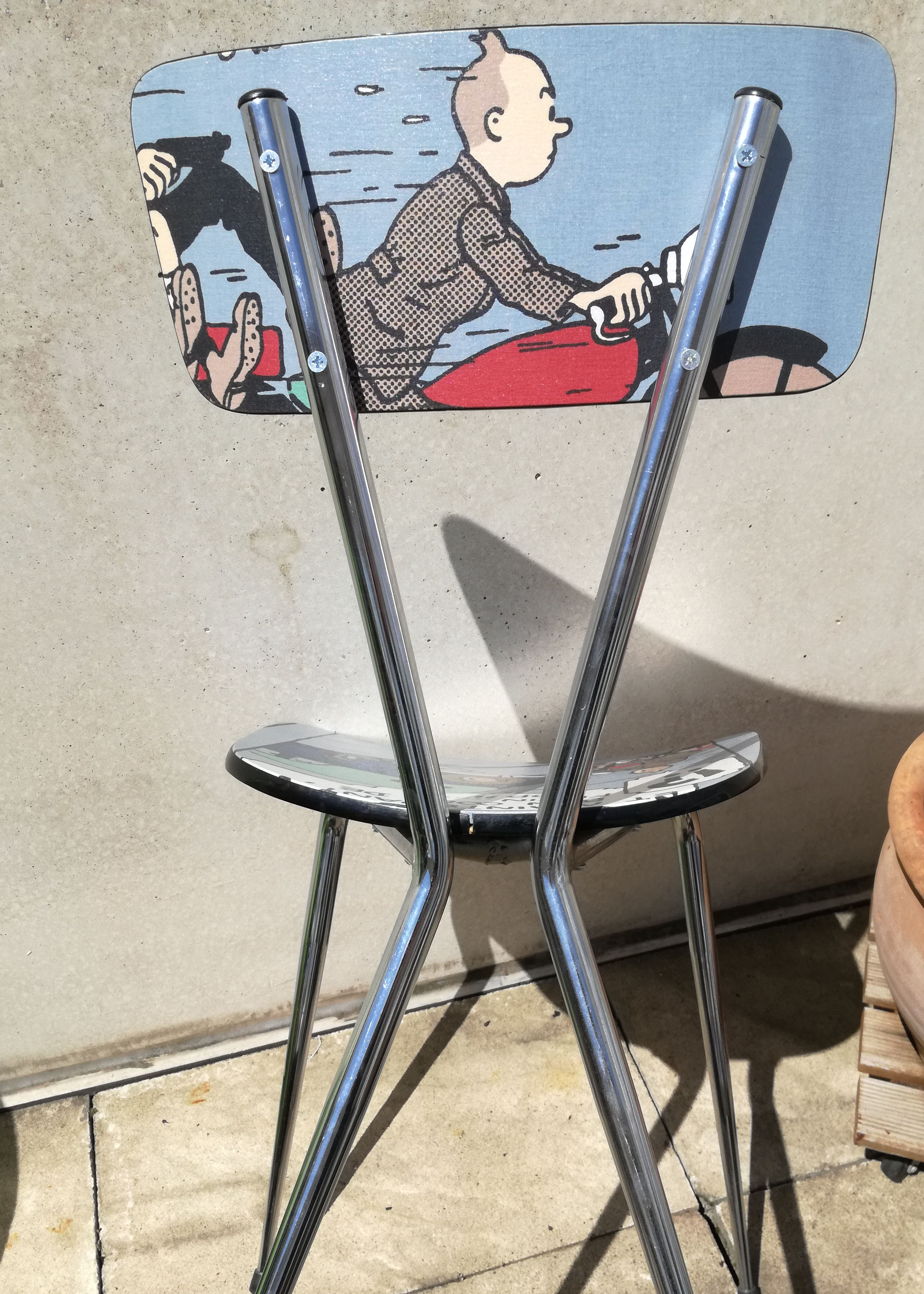 Chaise vintage formica revisité textile imprimé bd
