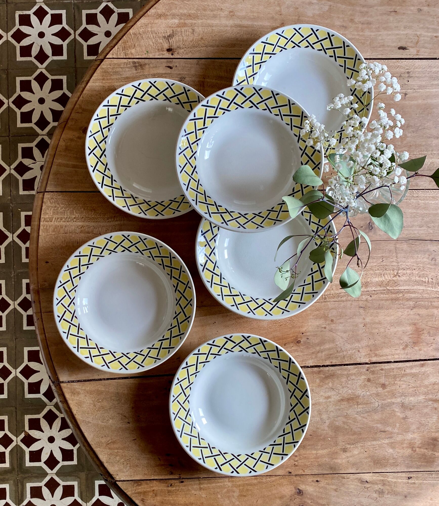 Set of 6 vintage hollow plates with yellow and black décor