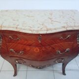 Commode tombeau trois tiroirs de style Louis XV