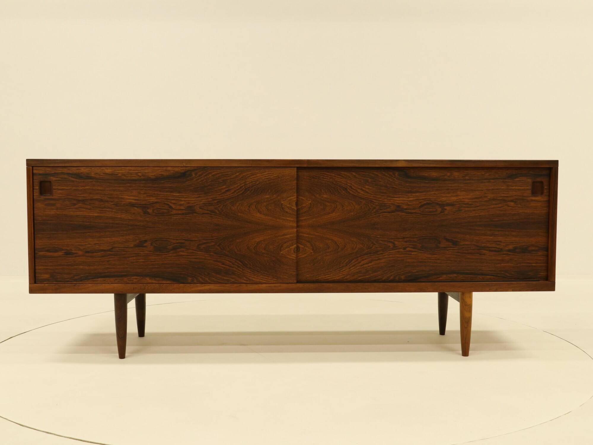Buffet en palissandre modèle 20 de Niels Otto Møller