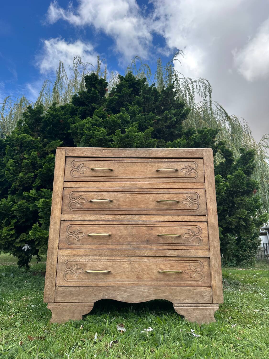 Vintage carved solid wood chest of drawers – 4 drawers