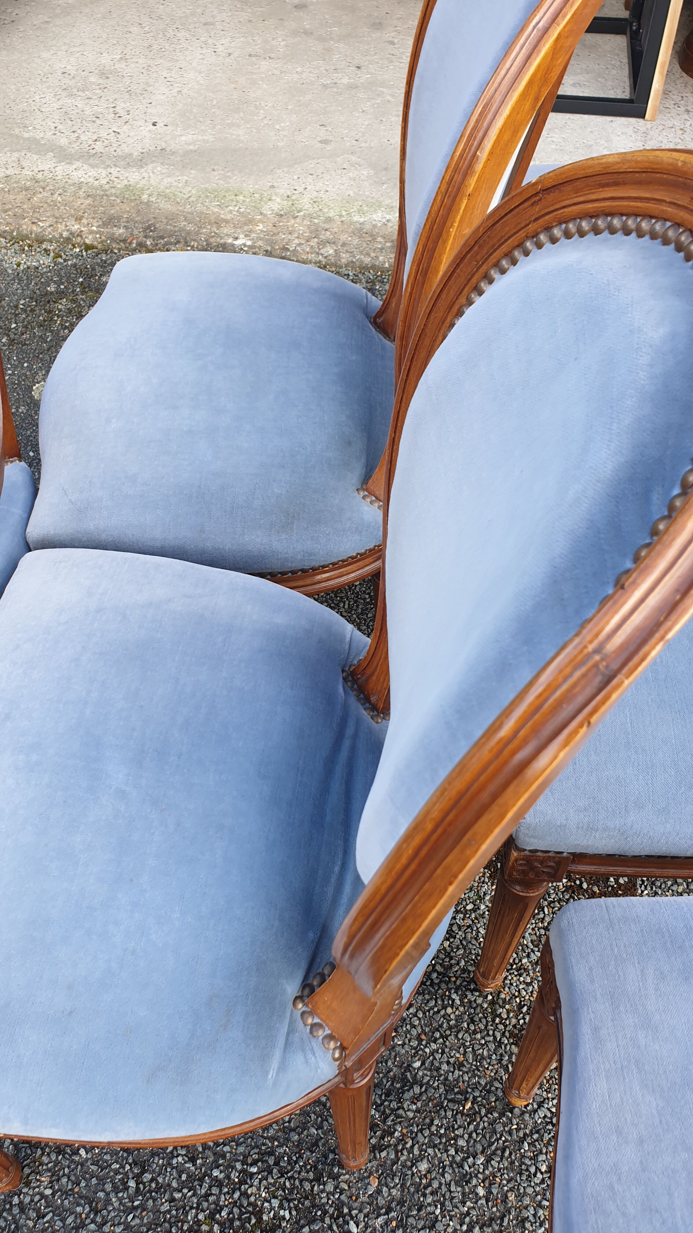 6 chaises à  médaillon Louis XVI