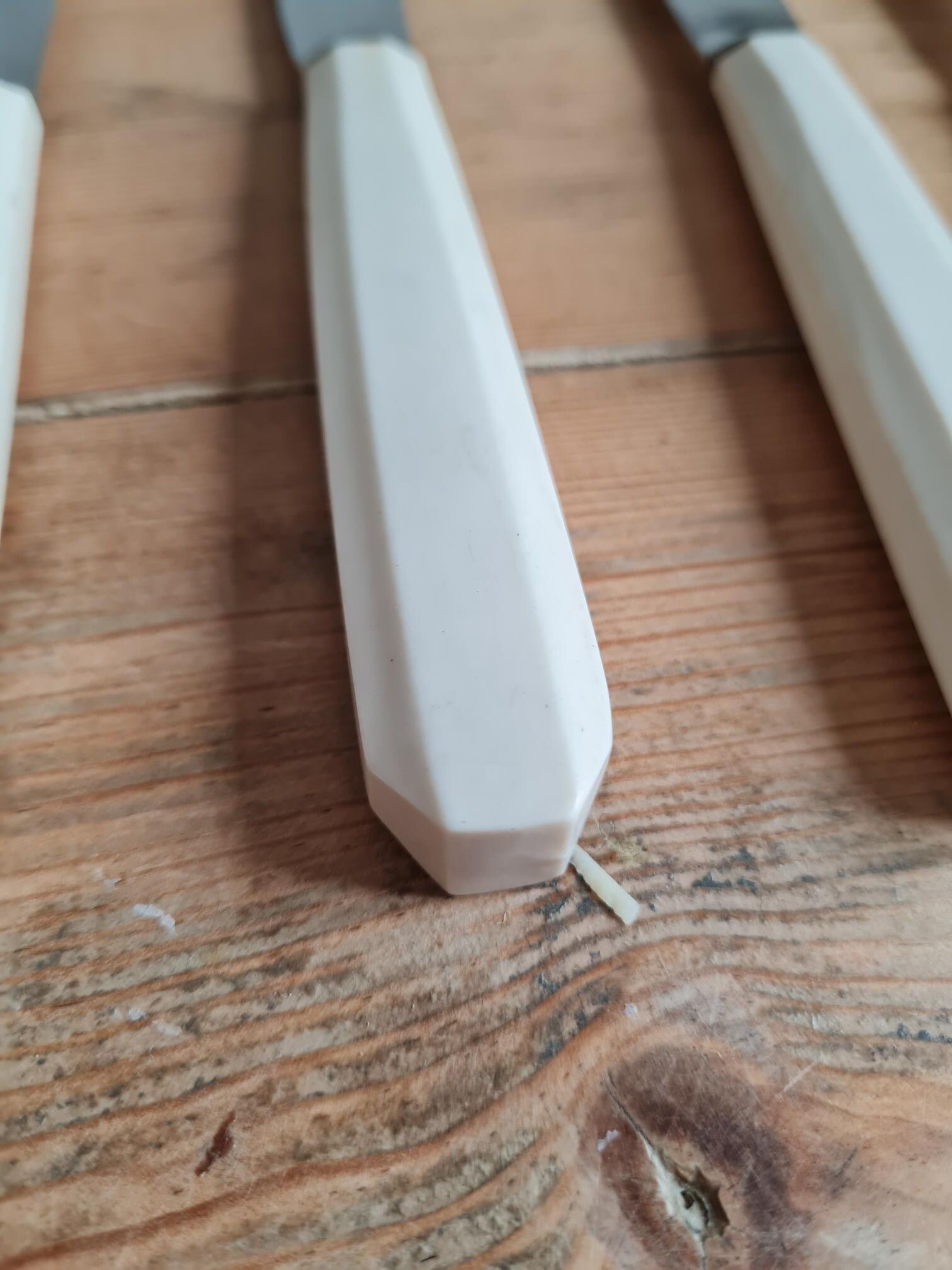 Set de six couteaux en bakélite et inoxydable