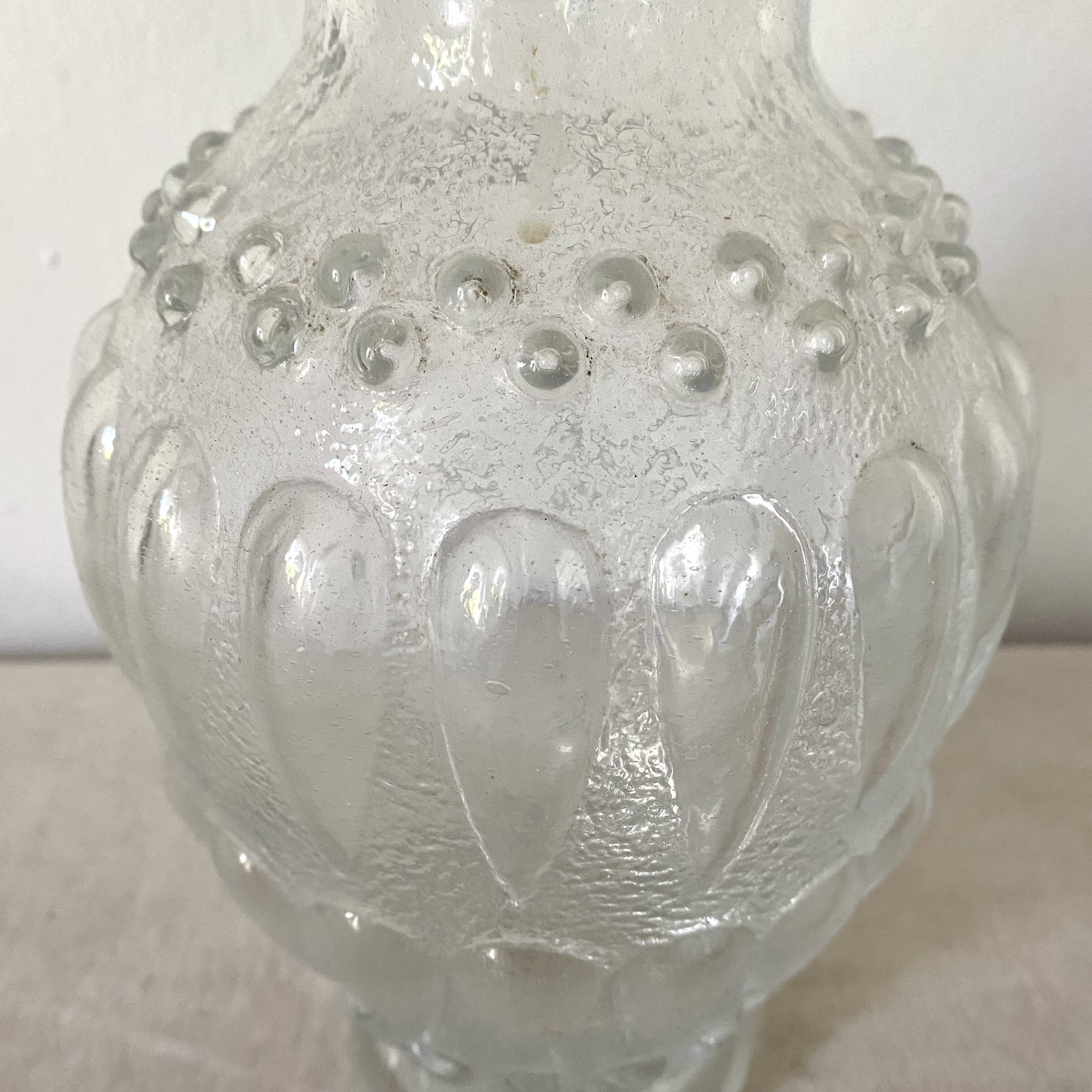 Vase haut vintage en verre moulé