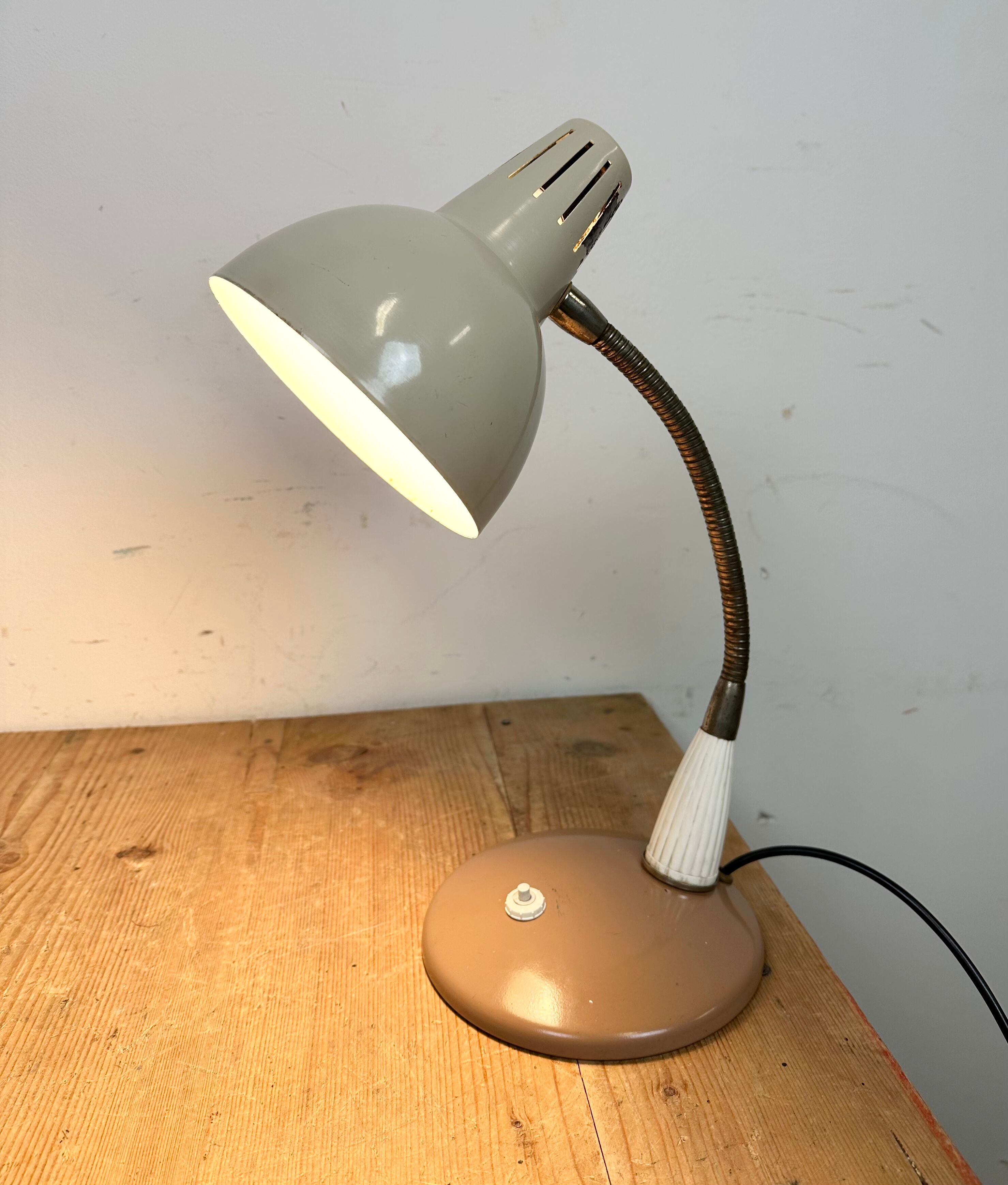 Industrial gooseneck table lamp, 1960s