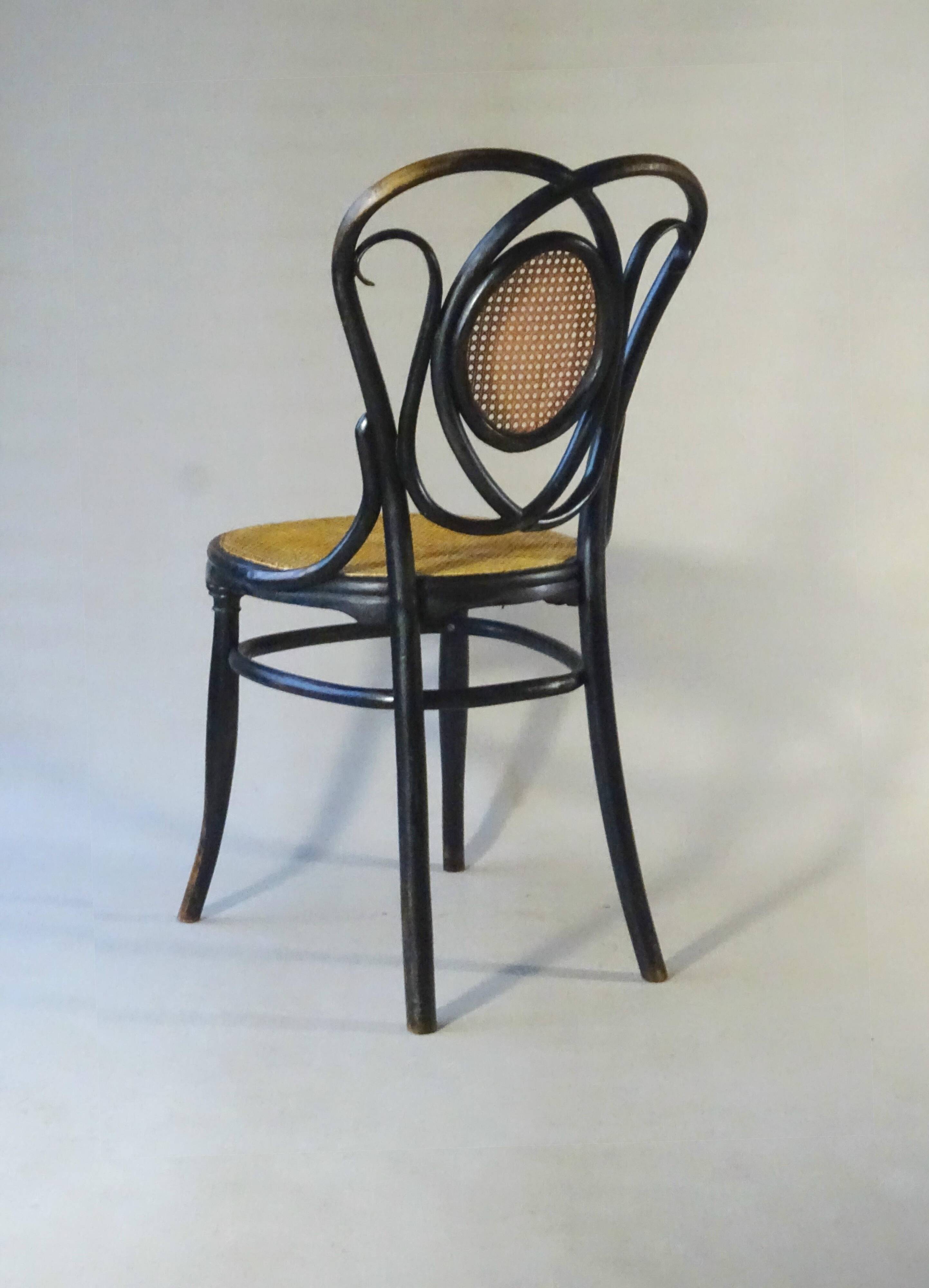 Chaise N°22 par Chevallier à Fiume vers 1890, no Thonet