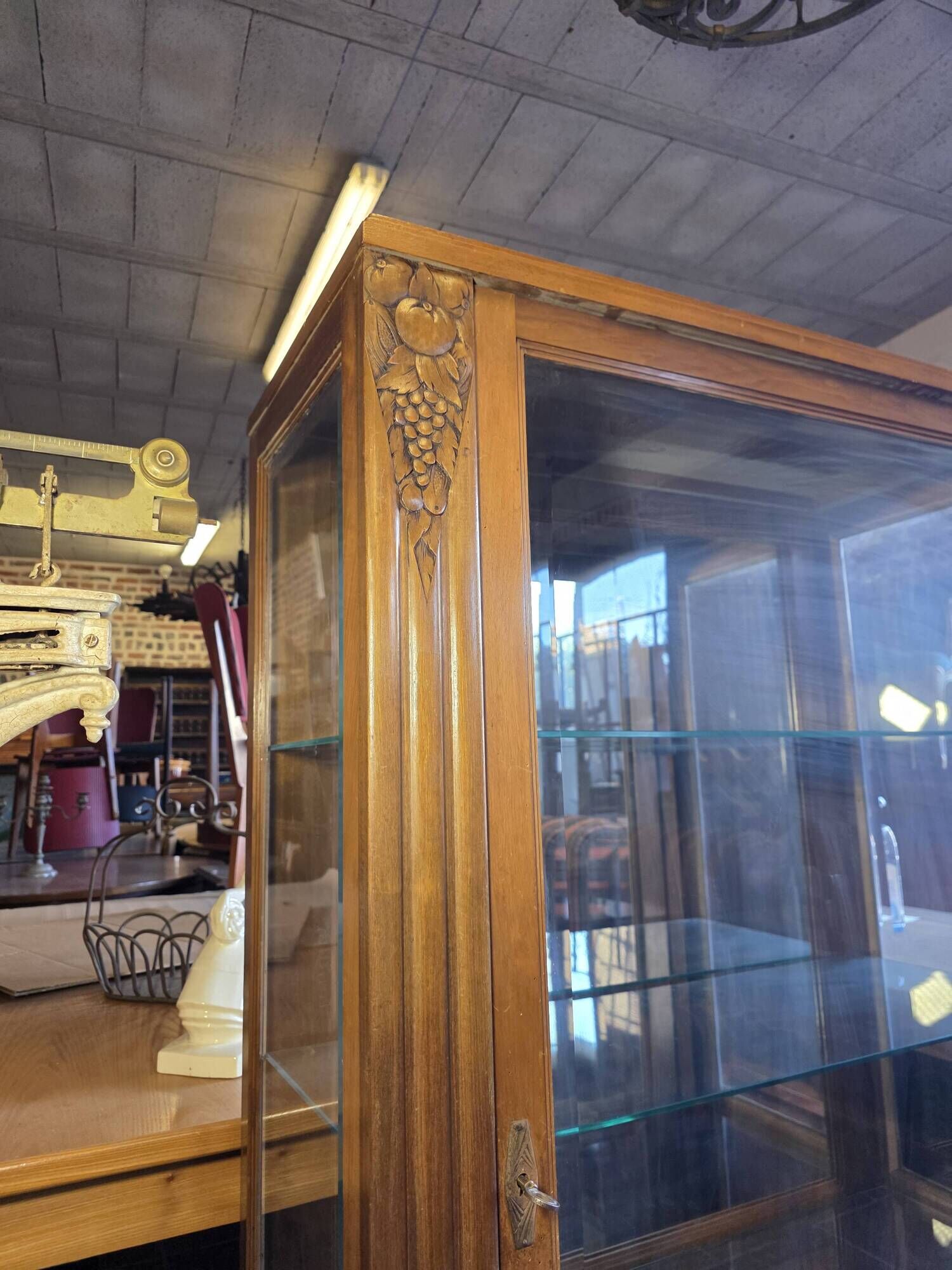 Vitrine art déco en acajou années 1930