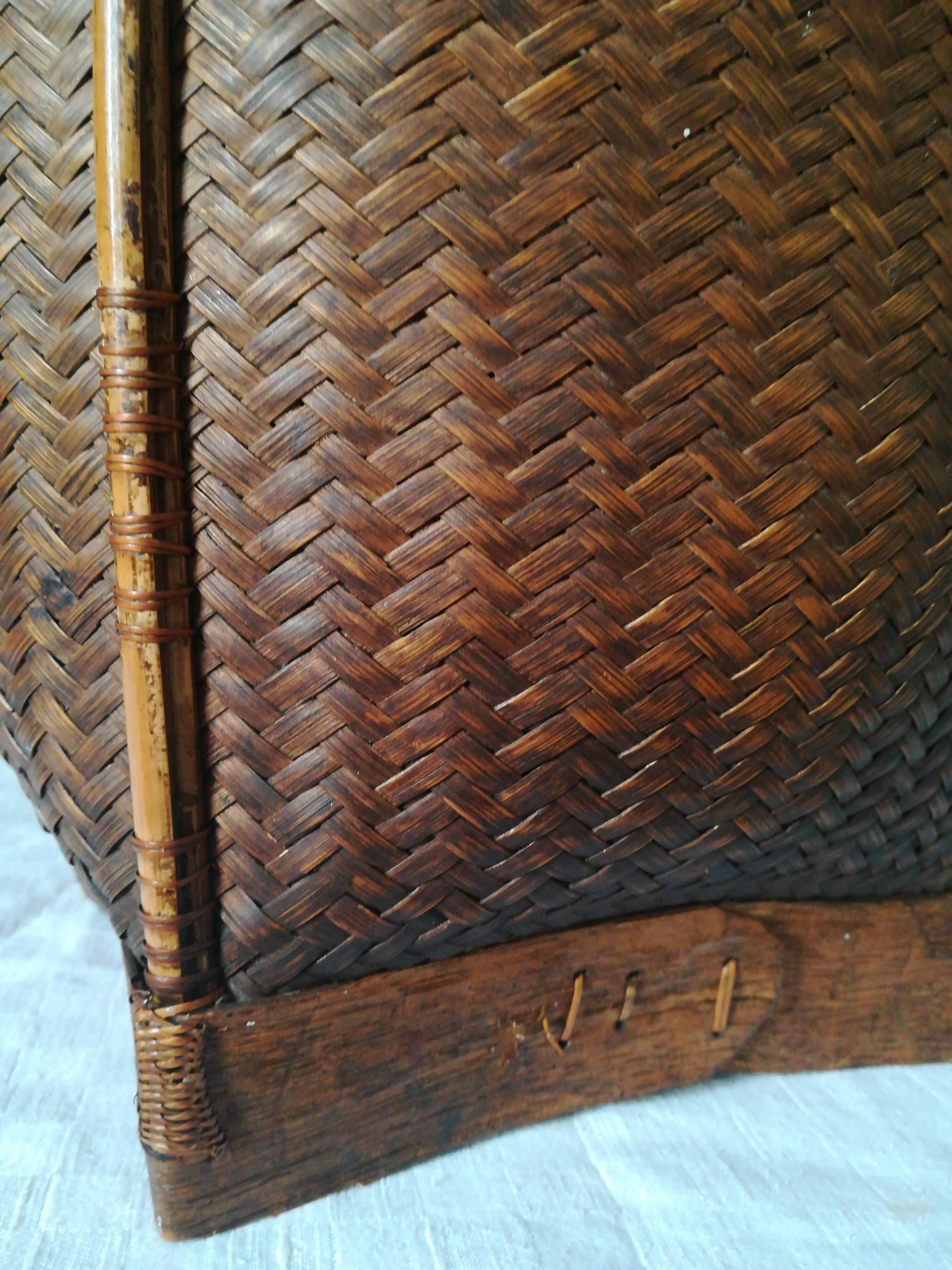 Japanese former basket in bamboo and braided basketry