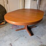 Baumann extendable round table