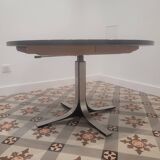 Extendable and modular round table