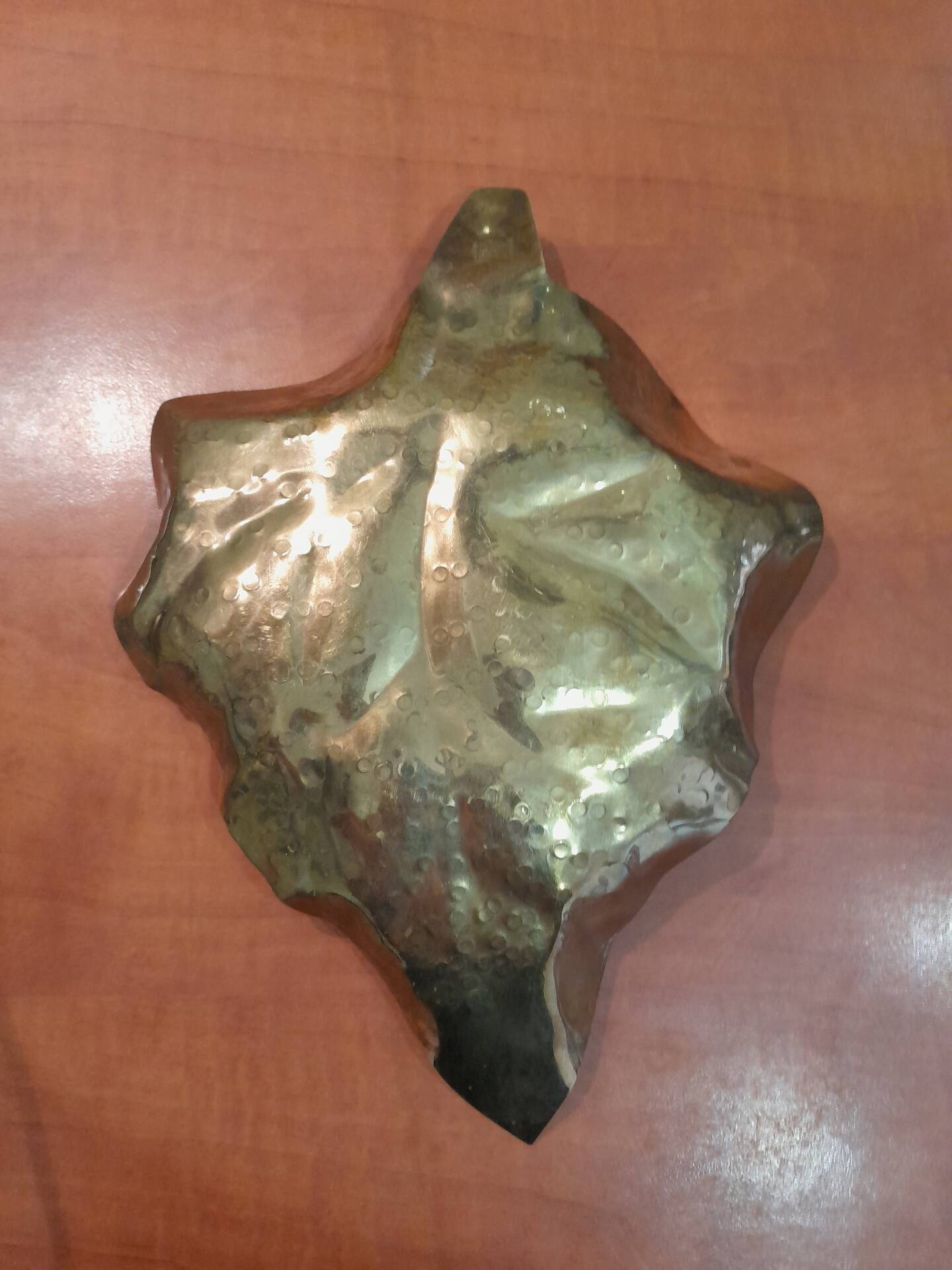 Vintage 1960s hammered brass leaf ashtray – Italy