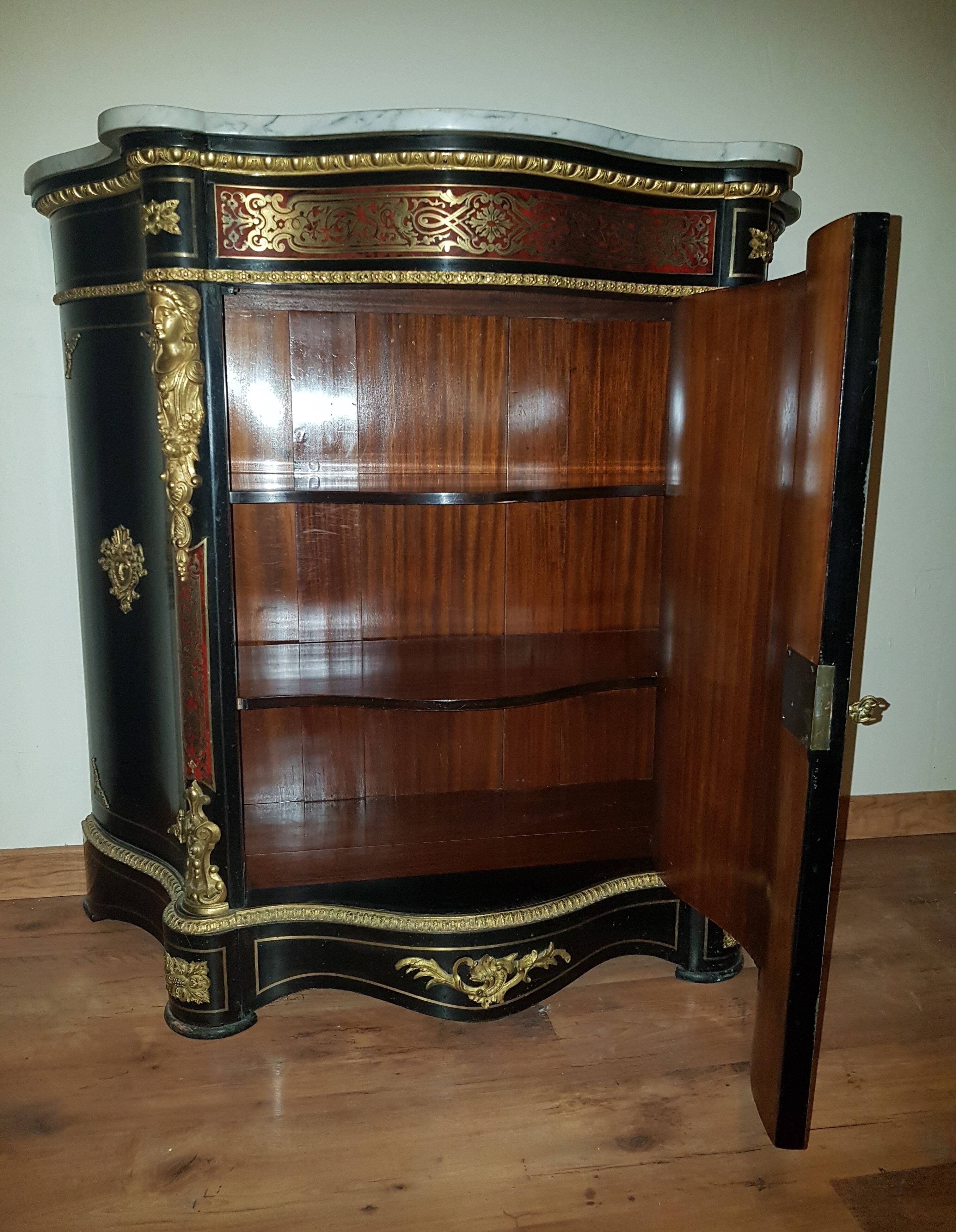 Authentic chest of drawers