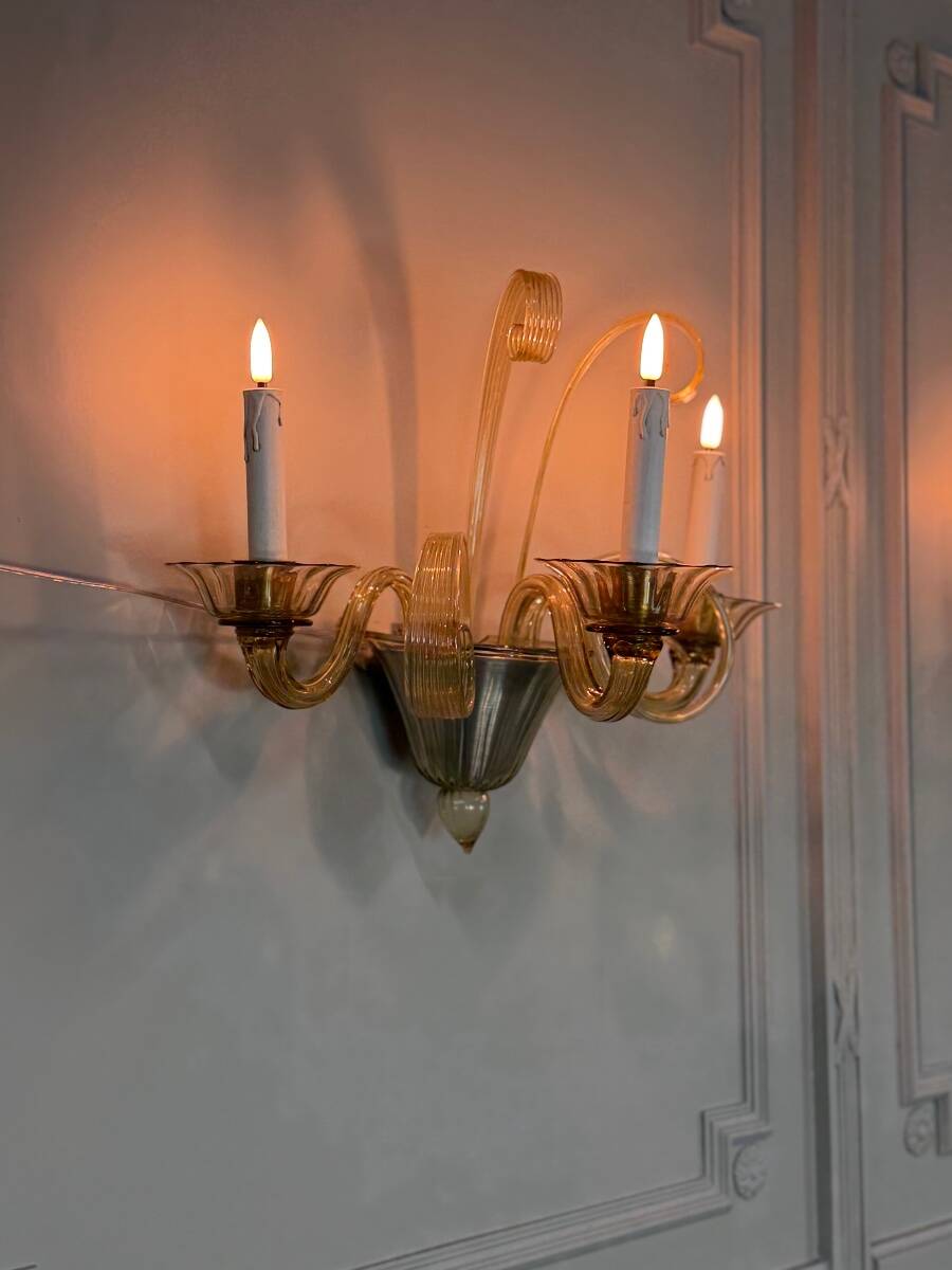 Venetian wall light in gilded Murano glass, circa 1940, set of five available.