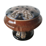 Vase stings earthenware flowers