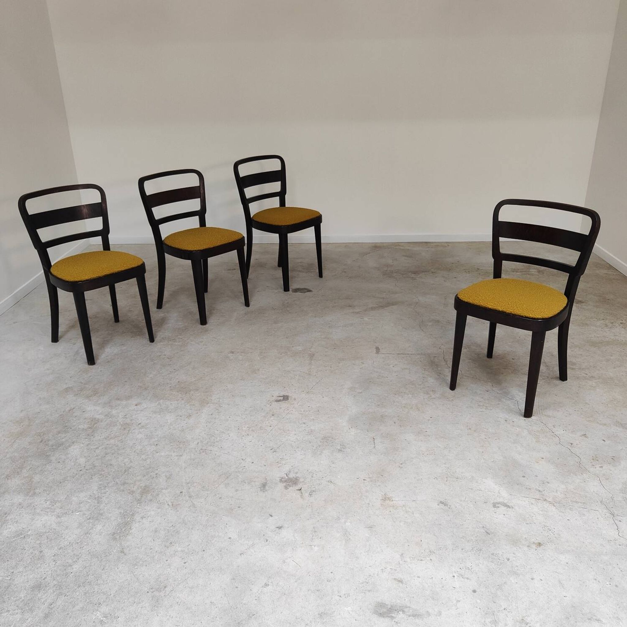 Lot de 4 chaises Thonet art déco 1930 , bouclette Jaune moutarde